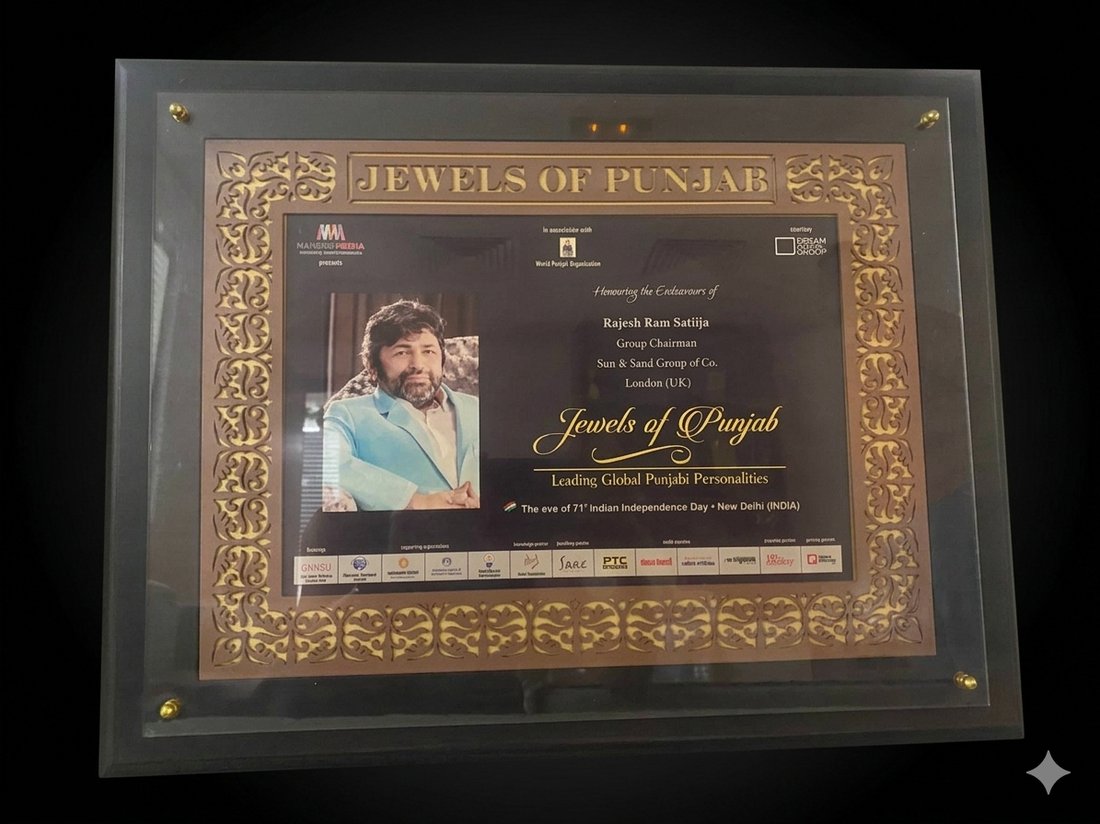 Jewels of Punjab plaque honouring Rajesh Ram Satiija, Group Chairman, Sun & Sand Group of Co.