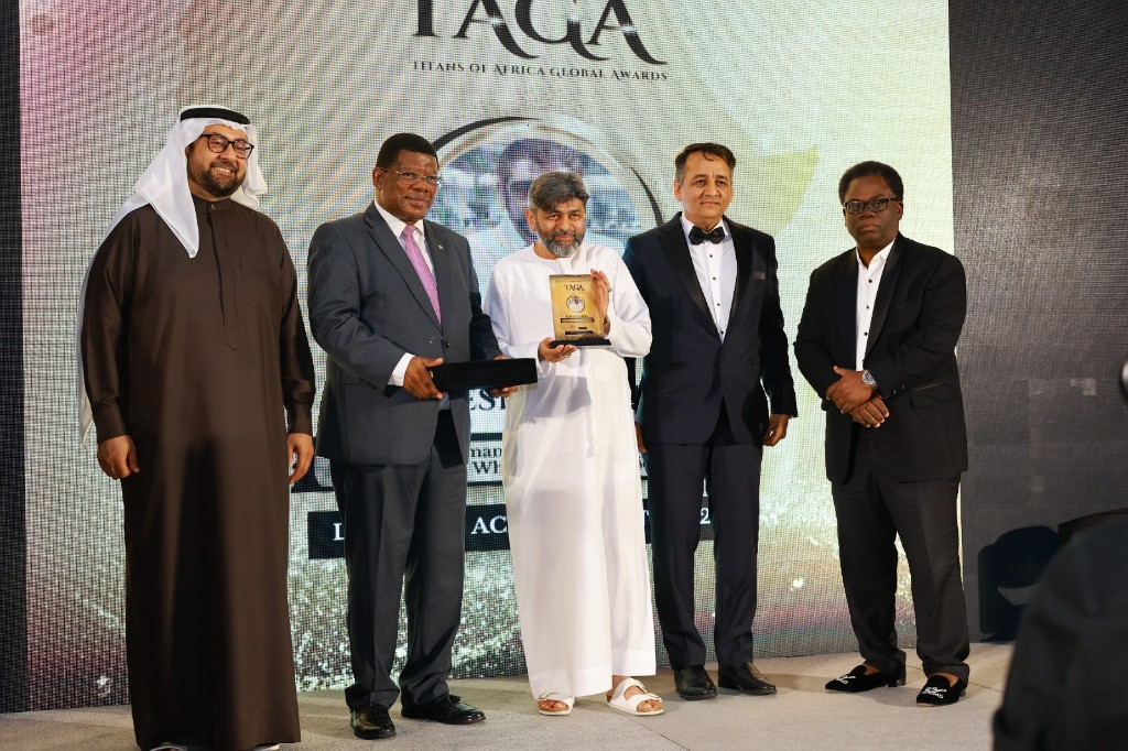 Rejesh Satiija receiving the TAGA award on stage
